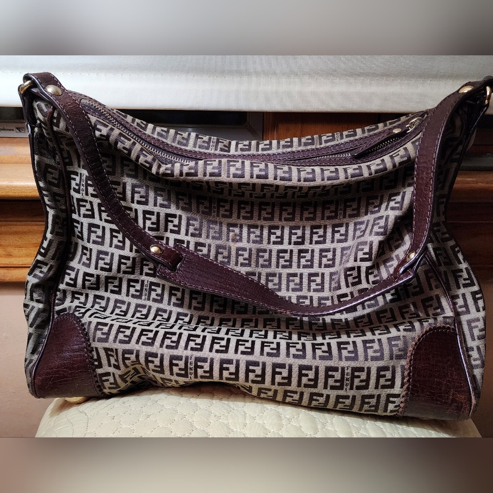 FENDI AUTHENTIC VINTAGE TIMELESS ZUCCHINO MOM SHOULDER BAG WITH LEATHER CORNERS